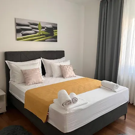Bond With Private Parking Apartman Zára