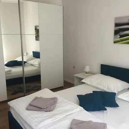 Bond With Private Parking * Zadar