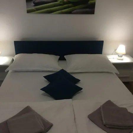 Bond With Private Parking * זאדאר