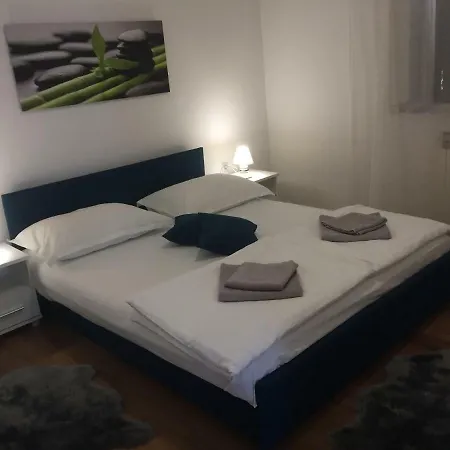 Bond With Private Parking Zadar