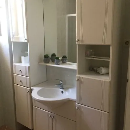 Bond With Private Parking *