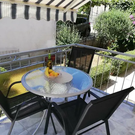 Bond With Private Parking