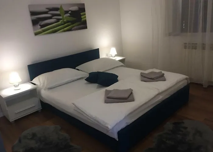 Bond With Private Parking זאדאר