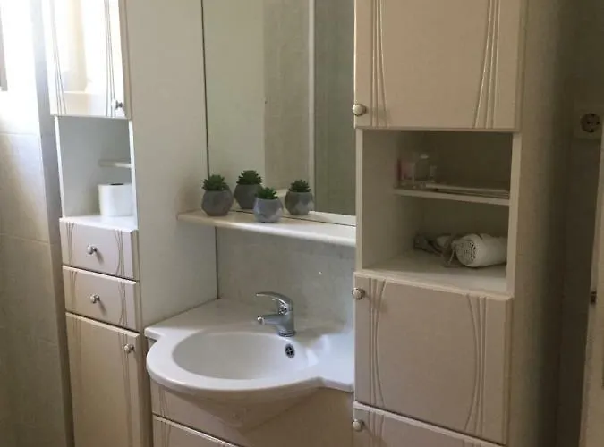 Bond With Private Parking *