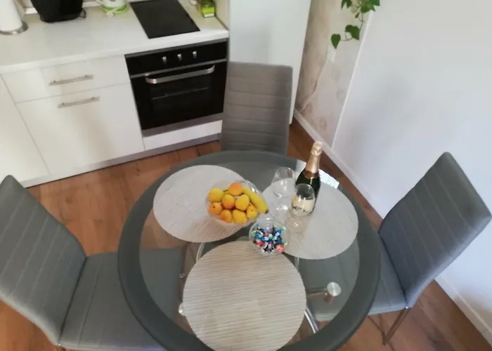 Bond With Private Parking شقة زادار