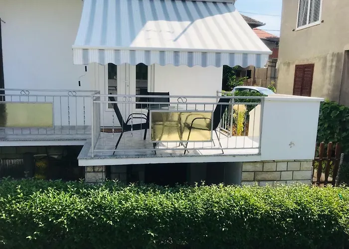 Bond With Private Parking *